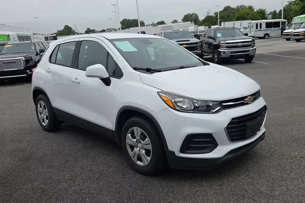2017 Chevrolet Trax LS photo 1