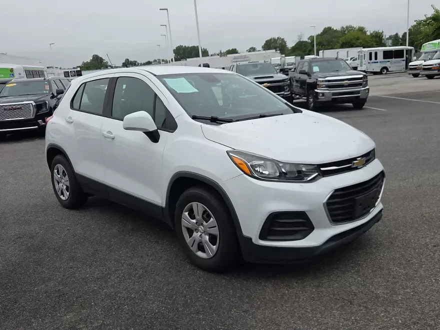 2017 Chevrolet Trax LS photo 1