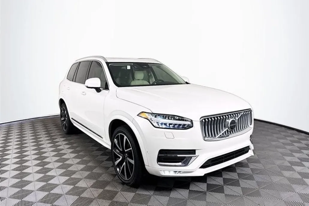 2023 Volvo XC90 B5 AWD Plus photo 1
