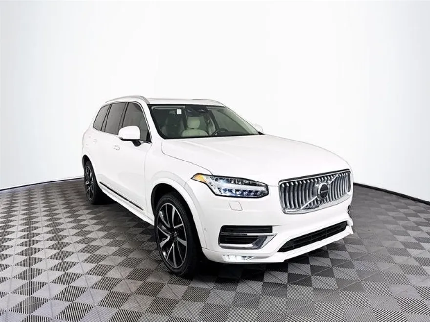 2023 Volvo XC90 B5 AWD Plus photo 1