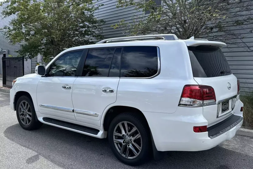 2015 Lexus LX 570 photo 1