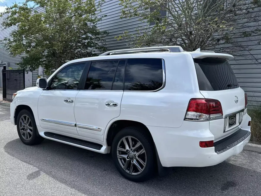 2015 Lexus LX 570 photo 1