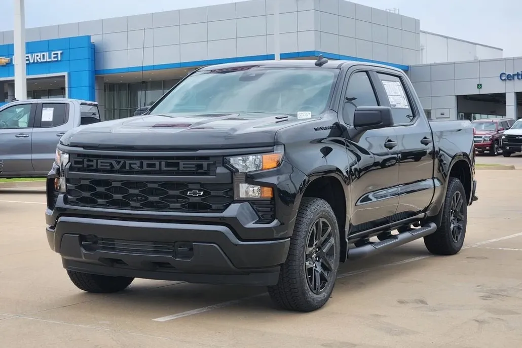 2025 Chevrolet Silverado Custom photo 1