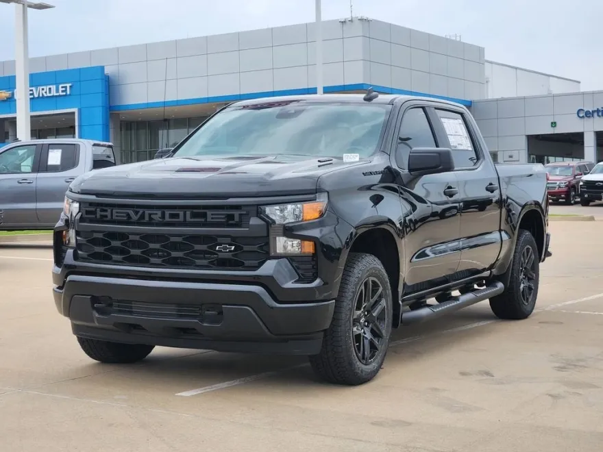 2025 Chevrolet Silverado Custom photo 1