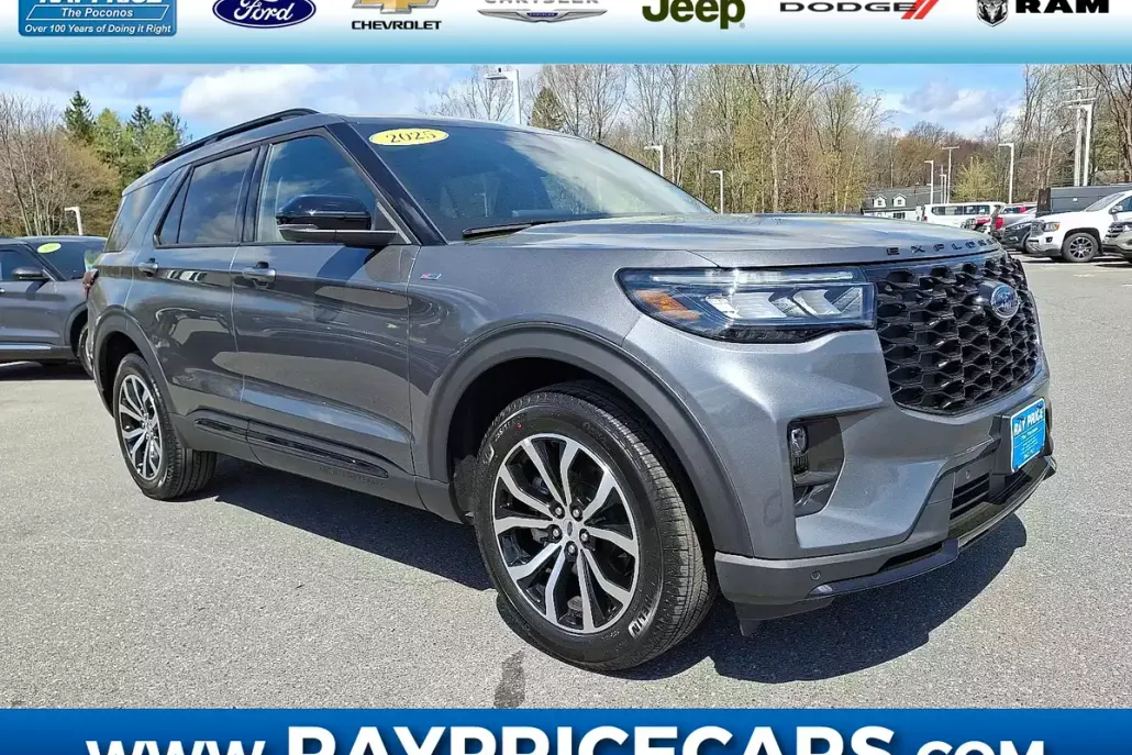 2025 Ford Explorer ST-Line photo 1