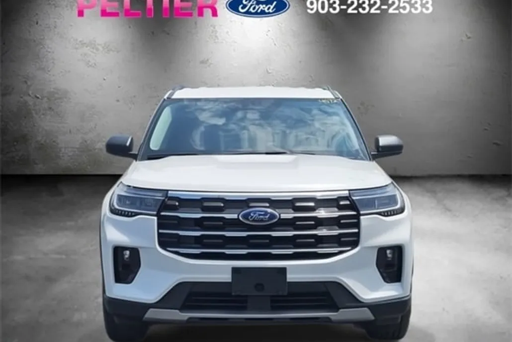 2025 Ford Explorer photo 1