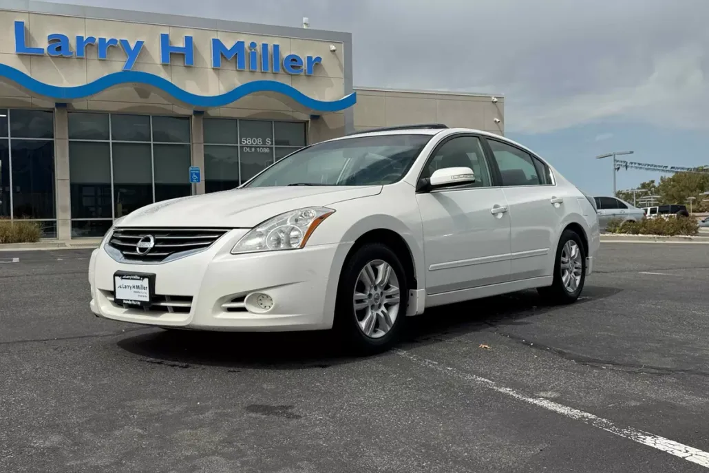2010 Nissan Altima 2.5 SL photo 1