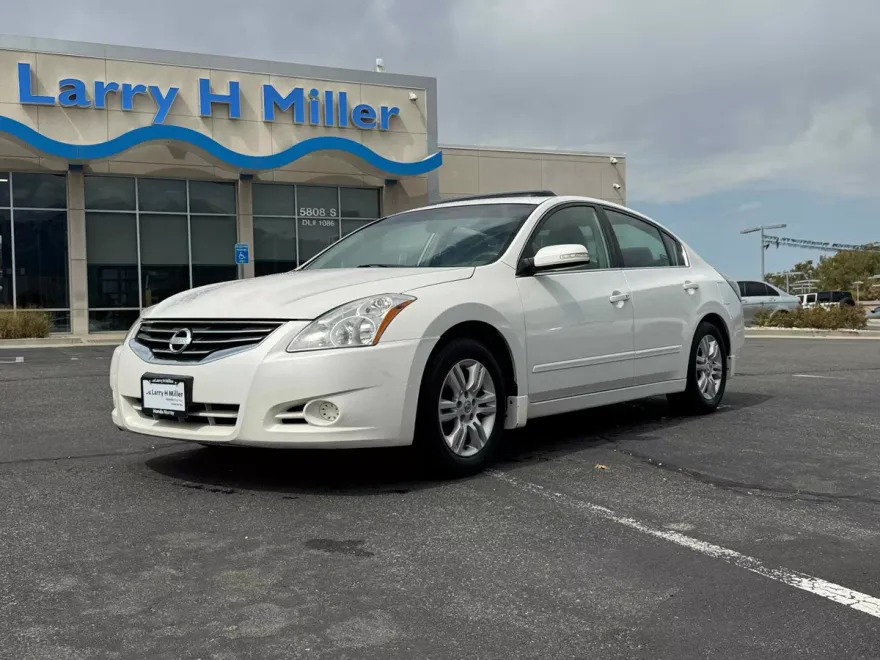 2010 Nissan Altima 2.5 SL photo 1
