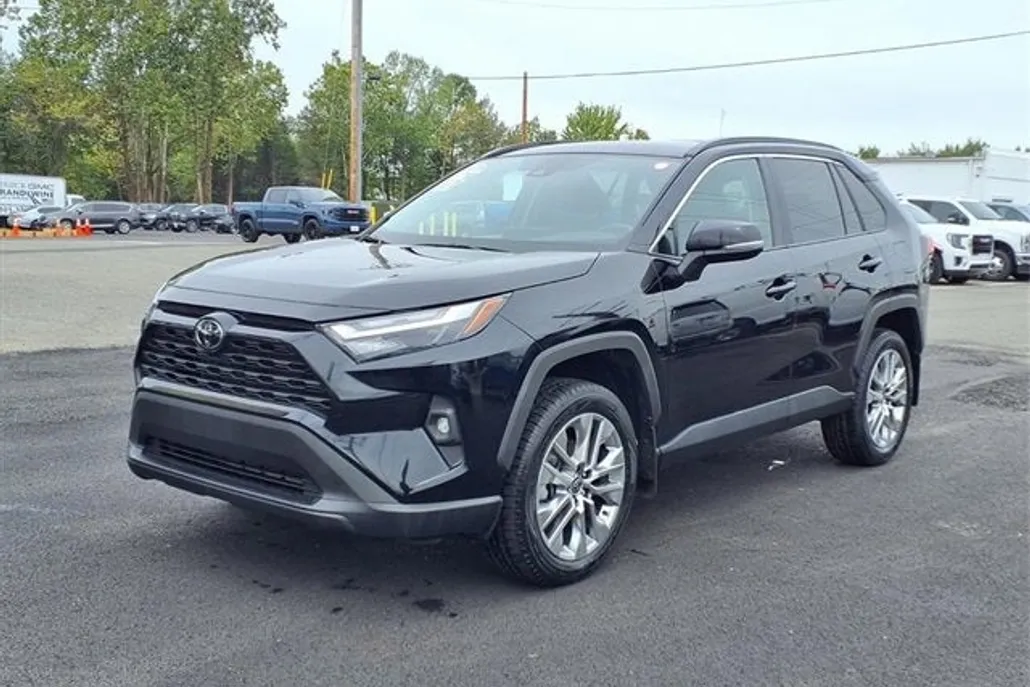 2024 Toyota RAV4 XLE Premium photo 1