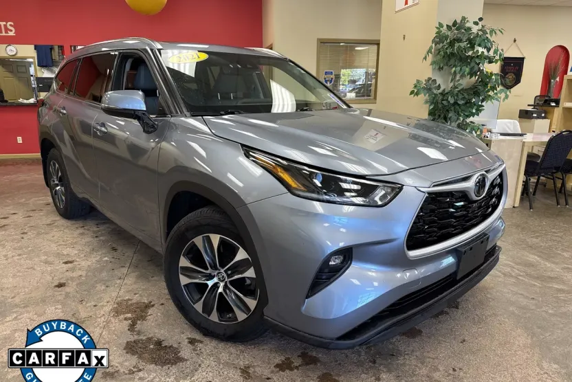 2021 Toyota Highlander XLE photo 1