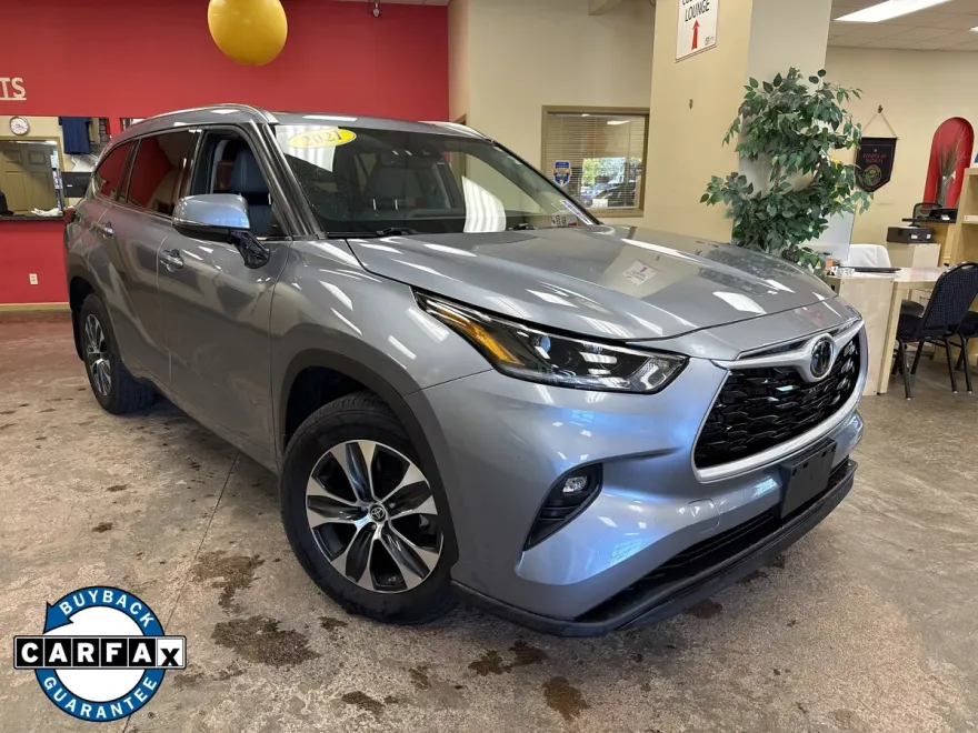 2021 Toyota Highlander XLE photo 1