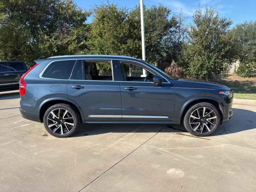 2024 Volvo XC90 AWD Plus photo 1