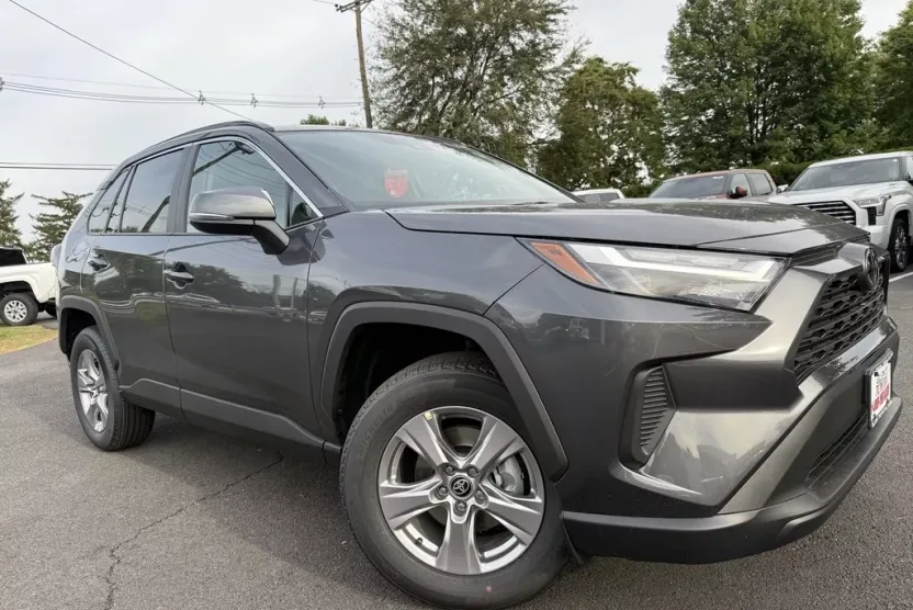2025 Toyota RAV4 XLE photo 1
