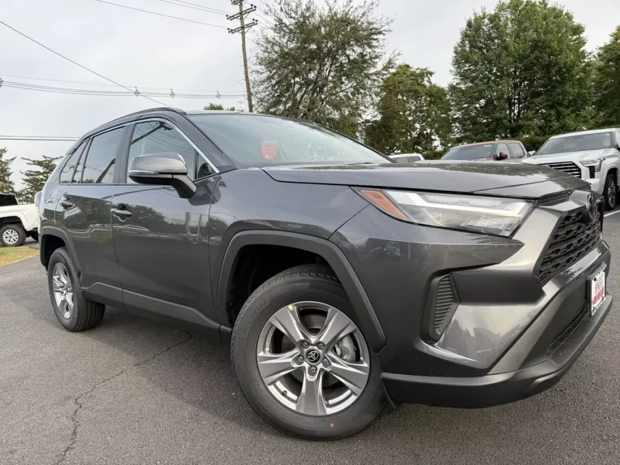 2025 Toyota RAV4 XLE photo 1