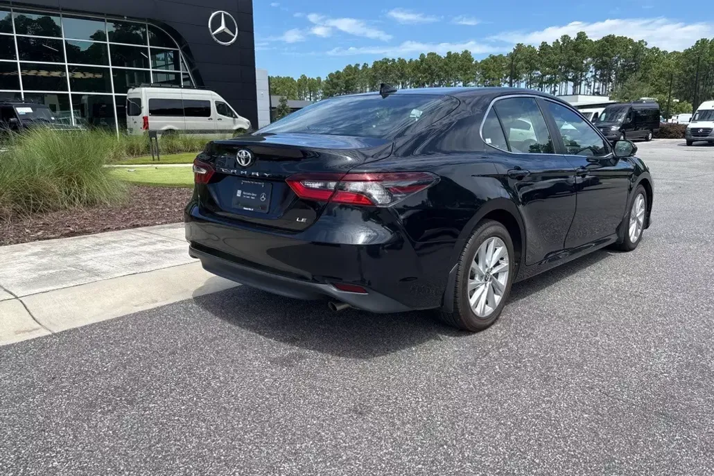 2023 Toyota Camry LE photo 1