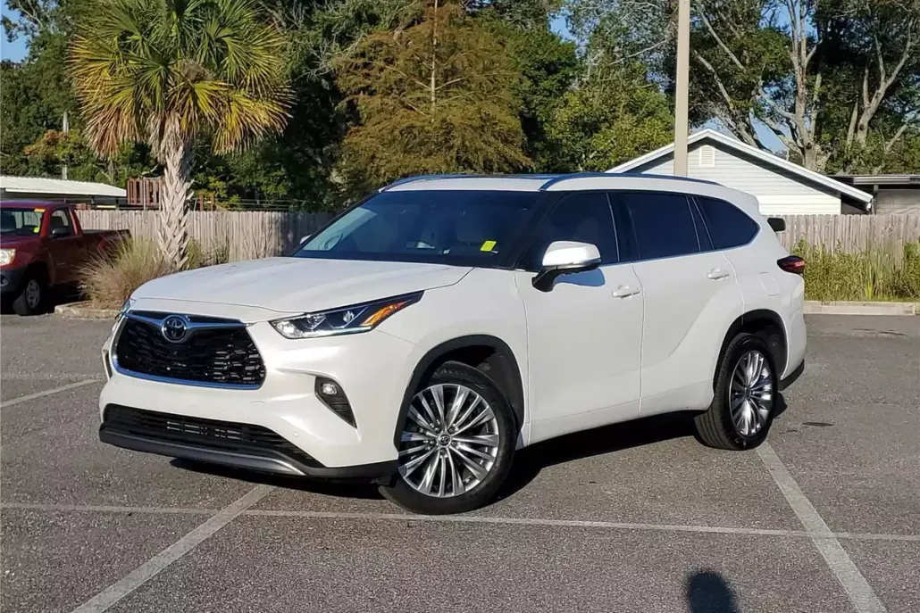 2022 Toyota Highlander Platinum photo 1