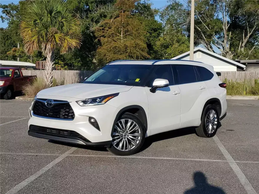2022 Toyota Highlander Platinum photo 1