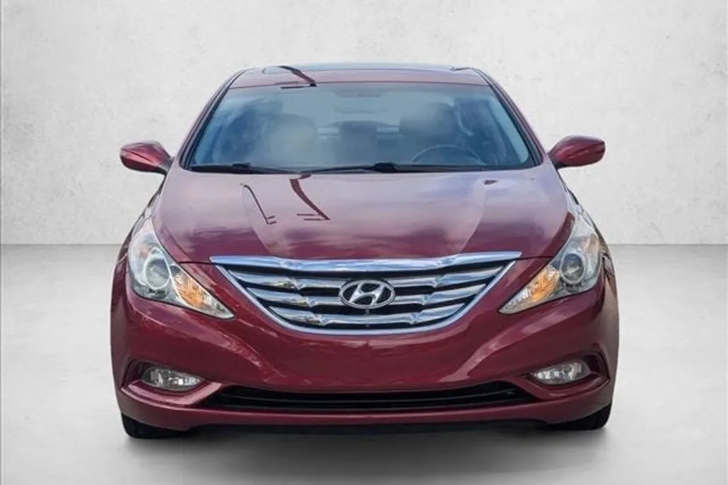 2011 Hyundai Sonata SE photo 1