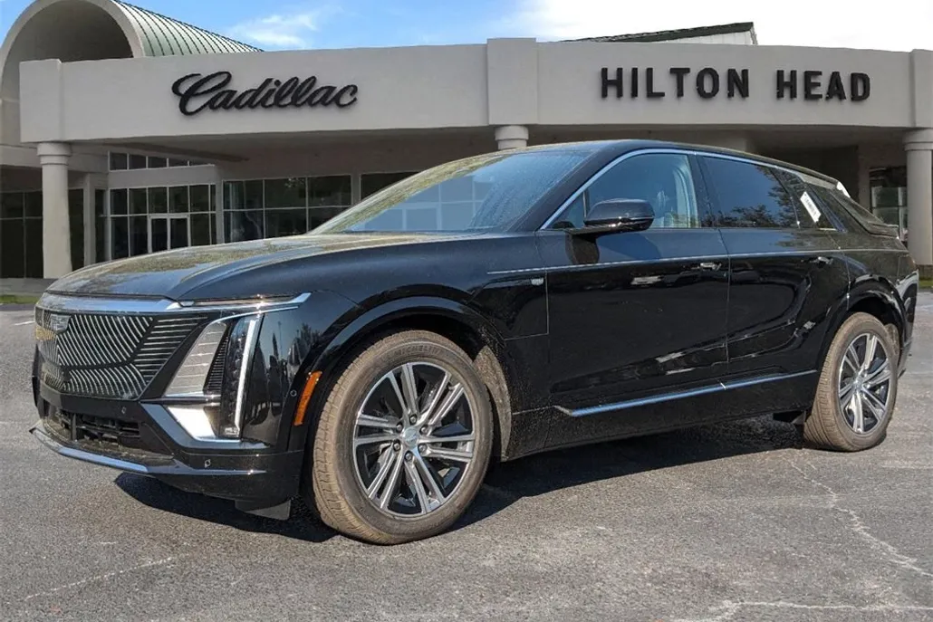 2025 Cadillac Lyriq Luxury photo 1