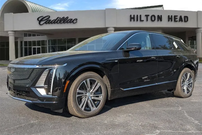 2025 Cadillac Lyriq Luxury photo 1