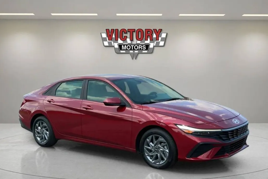 2024 Hyundai Elantra SEL photo 1