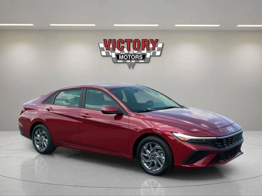 2024 Hyundai Elantra SEL photo 1