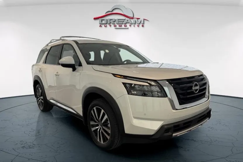 2025 Nissan Pathfinder Platinum photo 1
