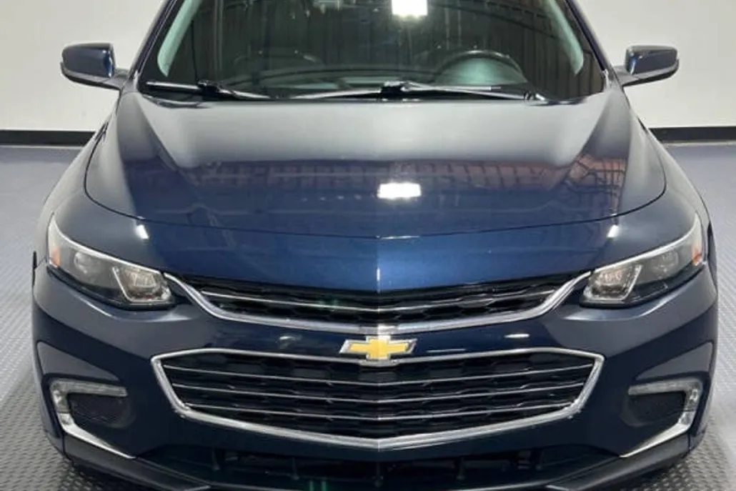2016 Chevrolet Malibu 1LT photo 1