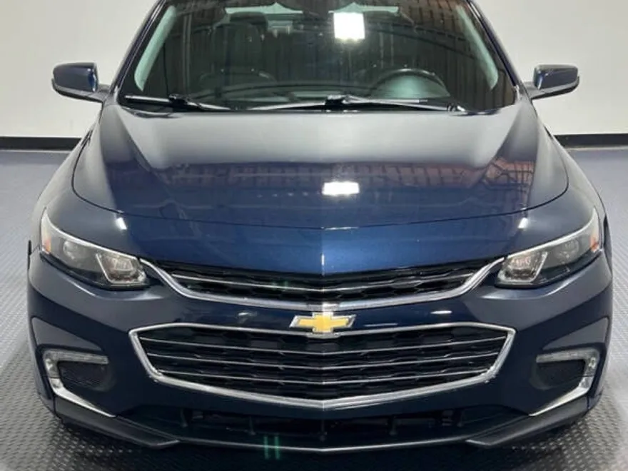 2016 Chevrolet Malibu 1LT photo 1