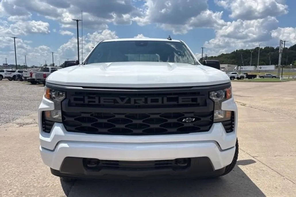 2025 Chevrolet Silverado 1500 Custom photo 1