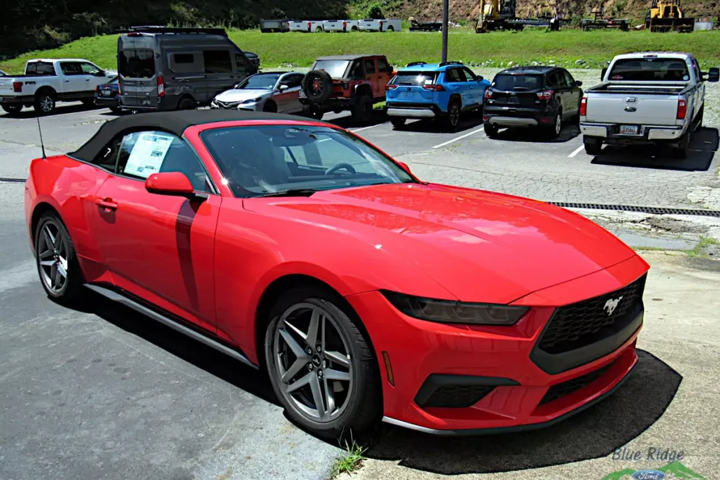 2025 Ford Mustang EcoBoost photo 1