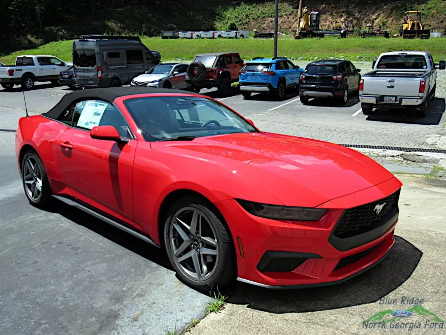 2025 Ford Mustang EcoBoost photo 1