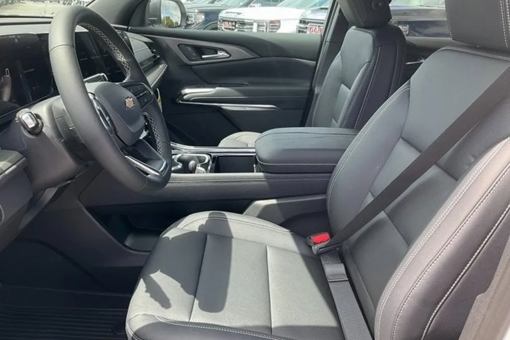 2026 Chevrolet Traverse photo 1