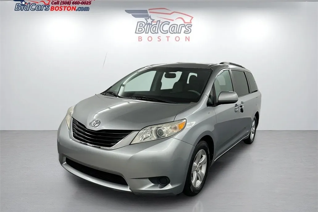 2011 Toyota Sienna Base photo 1