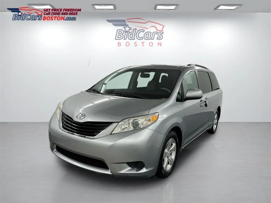 2011 Toyota Sienna Base photo 1
