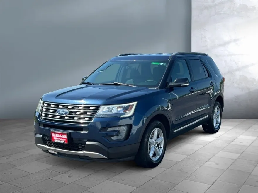 2017 Ford Explorer XLT photo 1