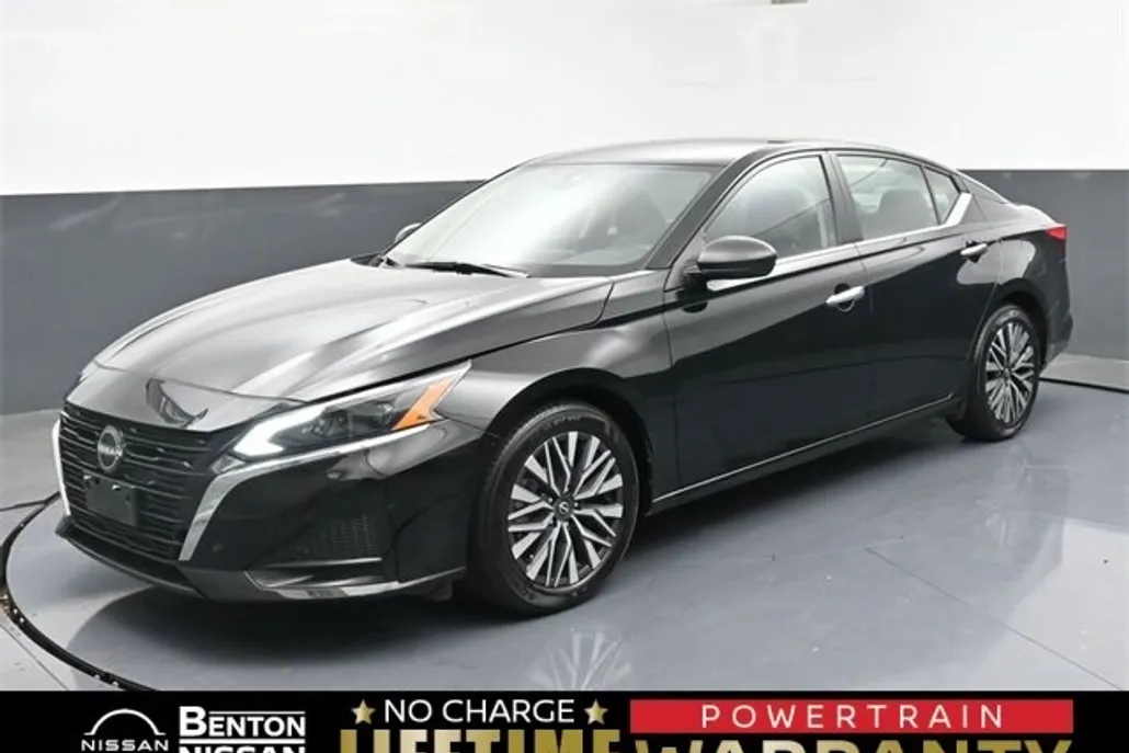 2024 Nissan Altima 2.5 SV photo 1