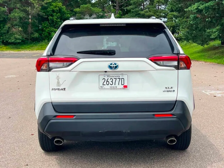 2020 Toyota RAV4 Hybrid XLE photo 1
