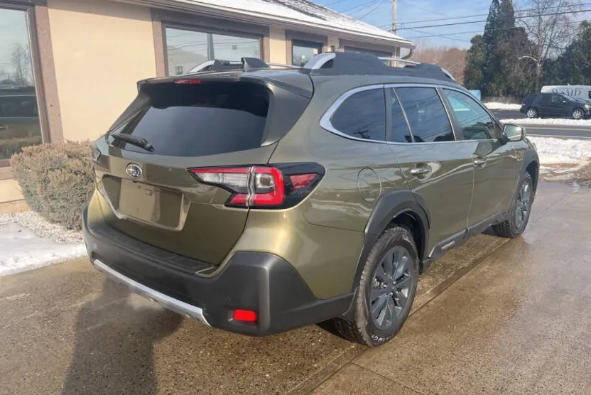 2024 Subaru Outback Touring photo 1