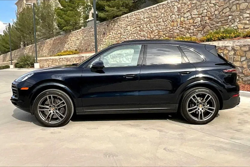 2023 Porsche Cayenne Turbo photo 1