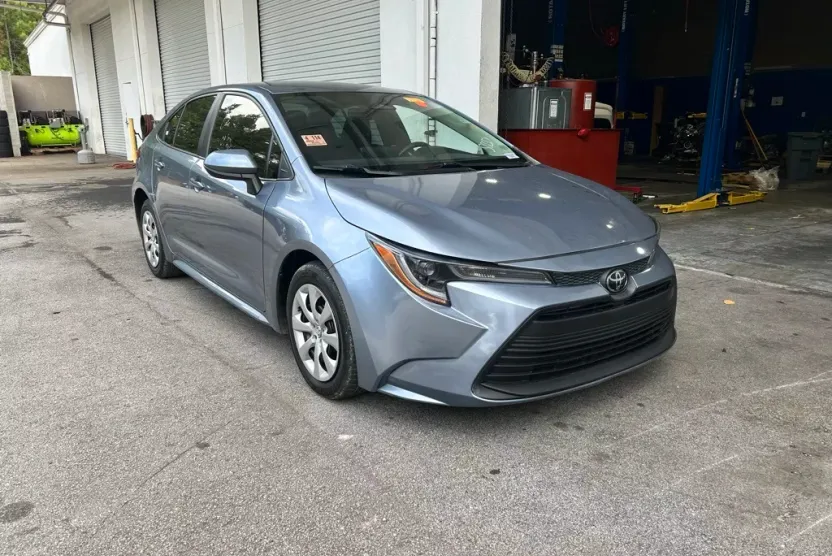 2024 Toyota Corolla LE photo 1
