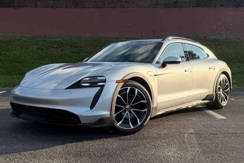 2022 Porsche Taycan Cross Turismo 4 photo 1
