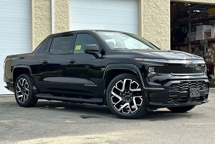 2025 Chevrolet Silverado EV RST photo 1