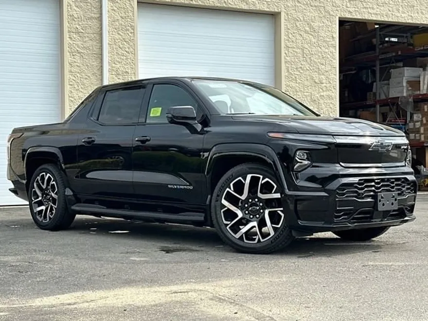 2025 Chevrolet Silverado EV RST photo 1