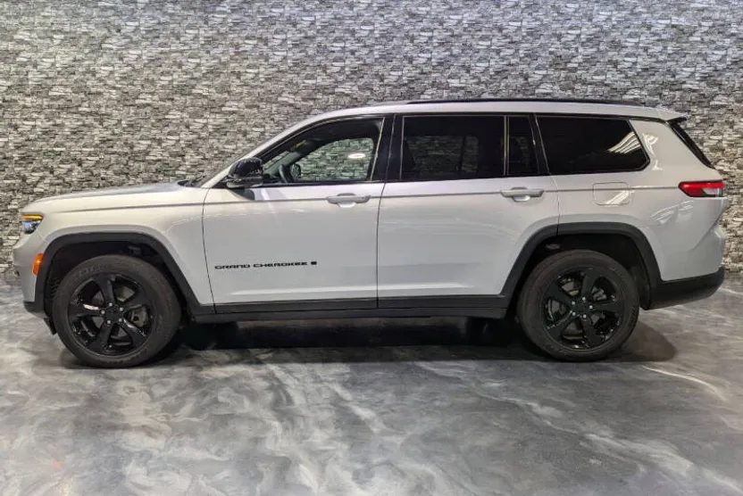 2021 Jeep Grand Cherokee Altitude photo 1