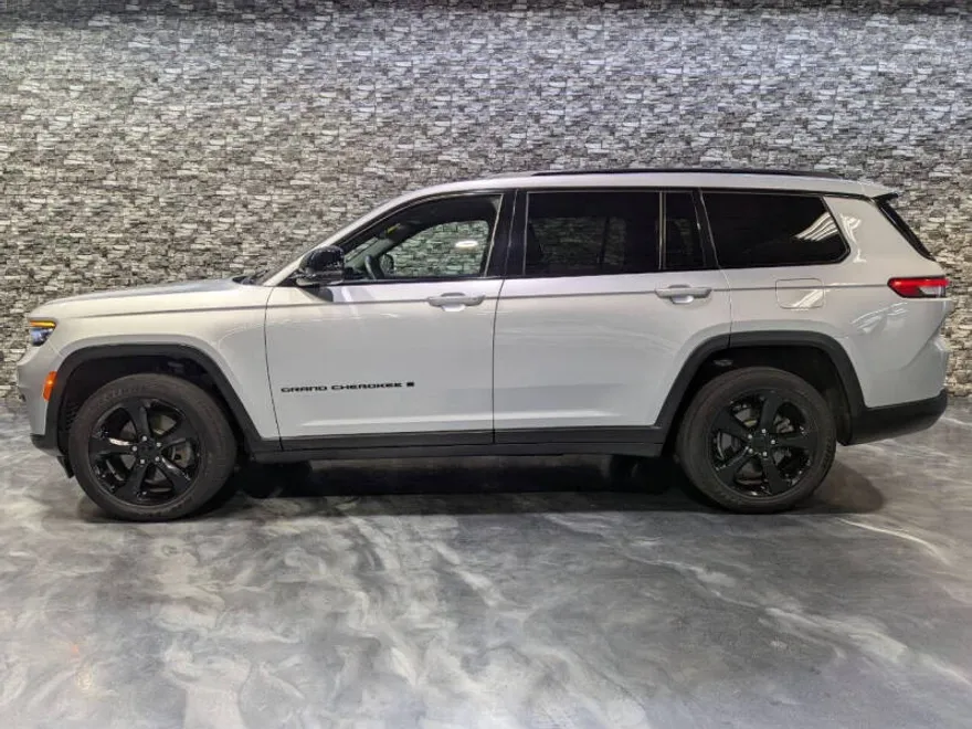 2021 Jeep Grand Cherokee Altitude photo 1