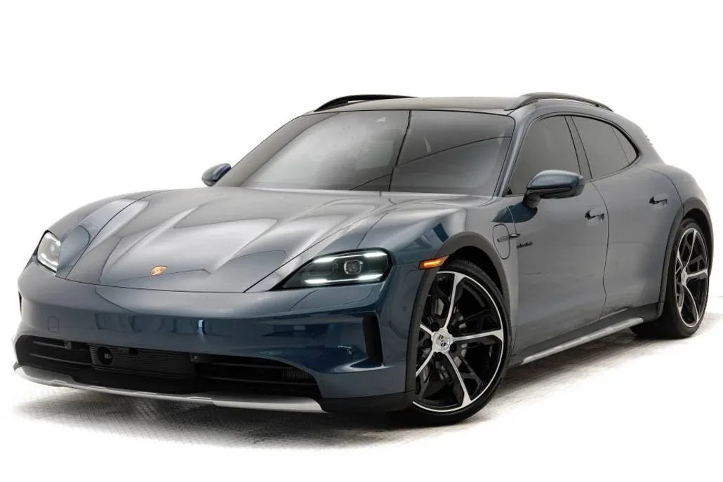 2025 Porsche Taycan Cross Turismo 4 photo 1