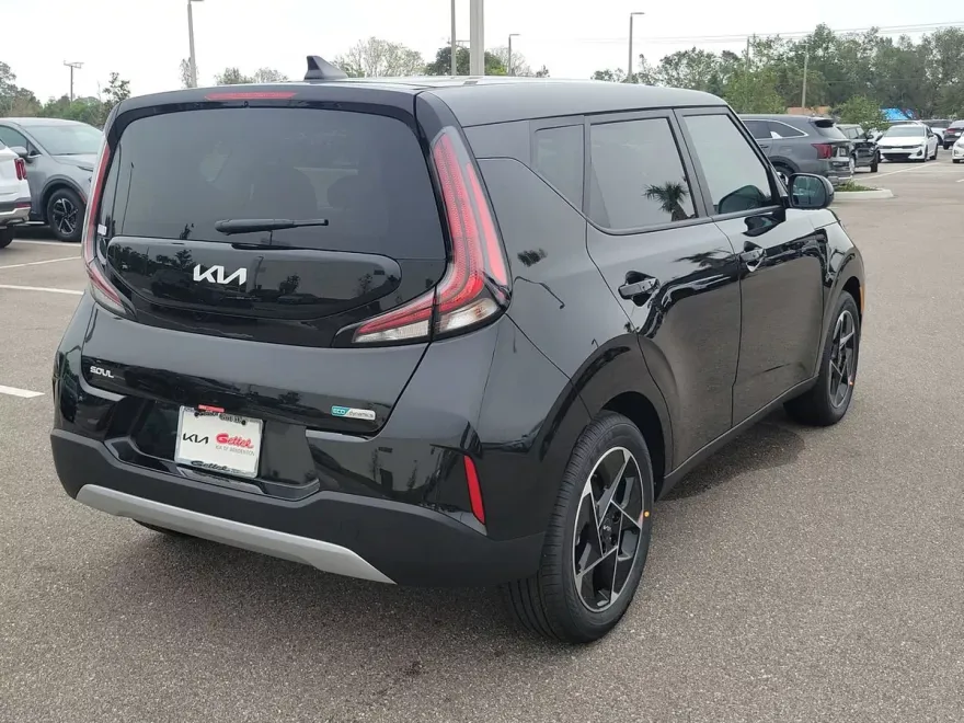 2025 Kia Soul EX photo 1