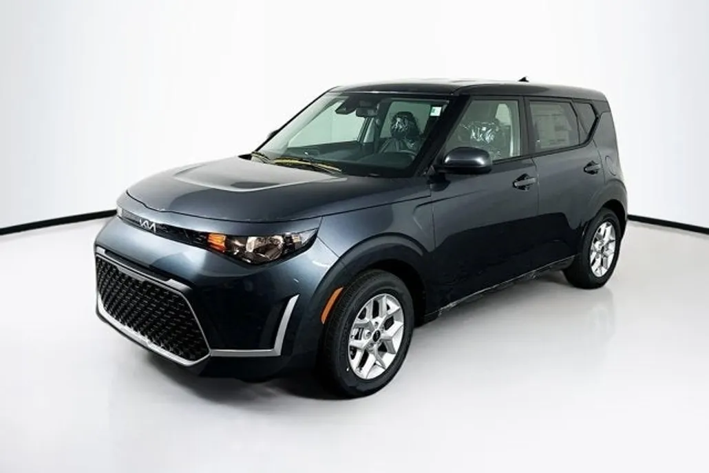 2025 Kia Soul LX photo 1