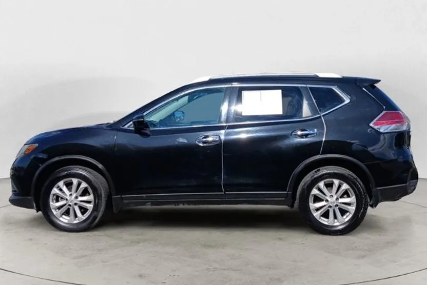 2016 Nissan Rogue SV photo 1